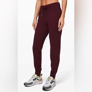 Lululemon ready to rulu pant merlot size 2